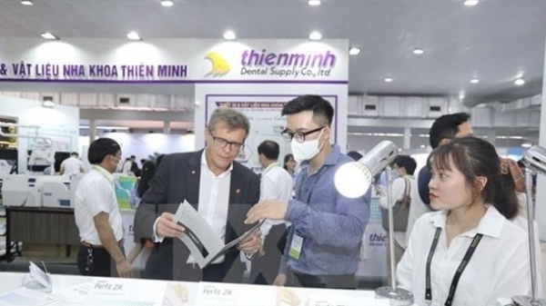 Hanoi hosts int’l dental exhibition and congress