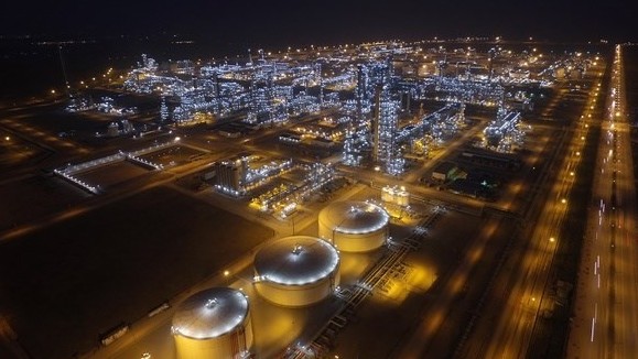 PetroVietnam proposes a 19-billion-USD petrochemical complex, oil storage project