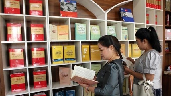 Book exhibition on Vietnam-Laos relations is underway in Da Nang until Sept. 15
