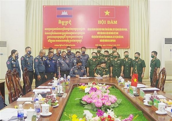 Vietnamese, Cambodian provinces strengthen cooperation in border protection
