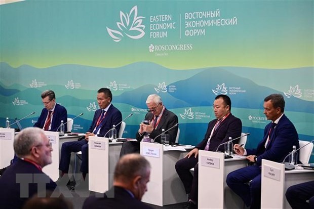 Vietnam, OECD talk draft economic report