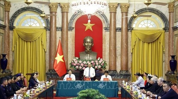 President meets with outstanding ethnic minority representatives of Cao Bang