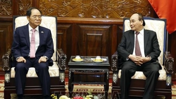 President Nguyen Xuan Phuc hosts outgoing RoK Ambassador Park Noh-wan