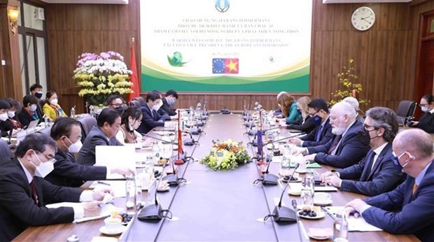 Minister of Agriculture and Rural Development Le Minh Hoan at the working session with visiting Executive Vice-President of the European Commission (EC) Frans Timmermans on February 18. (Source: VNA)