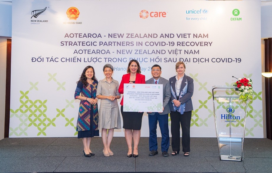 Gói hỗ trợ trị giá 2 triệu NZD (khoảng 1,27 triệu USD) do chính phủ Zealand trao tặng cho chính phủ Việt Nam