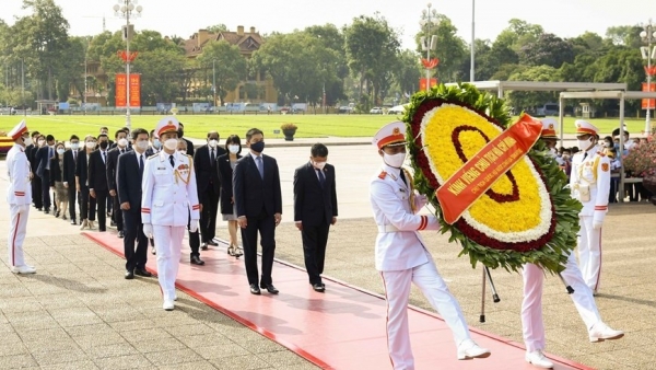 Wreath-laying ceremony at the Monument and Ho Chi Minh Mausoleum