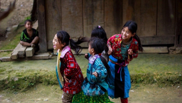 Disadvantaged communities in Quang Tri, Hoa Binh get help