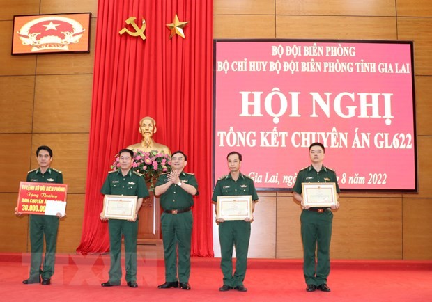 Ban chuyên án GL622, Bộ chỉ huy Bộ đội biên phòng tỉnh Gia Lai đã thông tin tiến trình điều tra vụ án và hoạt động giải cứu các nạn nhân trong vụ án buôn bán 7 thanh niên người dân tộc Jrai của làng Kloong, xã biên giới Ia O, huyện Gia Lai, Gia Lai sang Campuchia cuối tháng 6/2022. (Nguồn: TTXVN) Ban chuyên án GL622, Bộ chỉ huy Bộ đội biên phòng tỉnh Gia Lai đã thông tin tiến trình điều tra vụ án và hoạt động giải cứu các nạn nhân trong vụ án buôn bán 7 thanh niên người dân tộc Jrai của làng Kloong, xã biên giới Ia O, huyện Gia Lai, Gia Lai sang C
