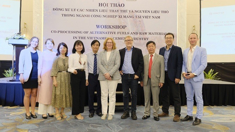 Sharing int'l experiences in co-processing of alternative fuels & raw materials in cement industry