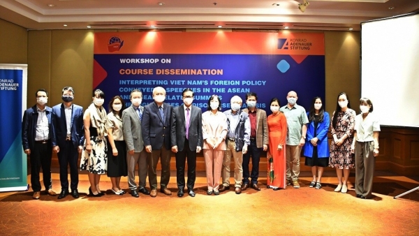 Launching the English course on Viet Nam’s foreign policy towards ASEAN through lenses of discouse analysis