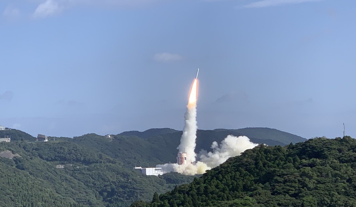 Khoảnh khắc tên lửa Epsilon mang theo vệ tinh NanoDragon bay vào không gian. (Nguồn: NVCC)