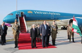 Party leader Nguyen Phu Trong starts official visit to Hungary