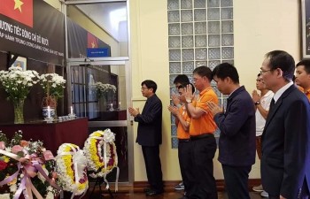 Tribute-paying services held for former Party chief Do Muoi across the world