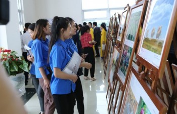 ASEAN photo, documentary exhibition opens in Hoa Binh