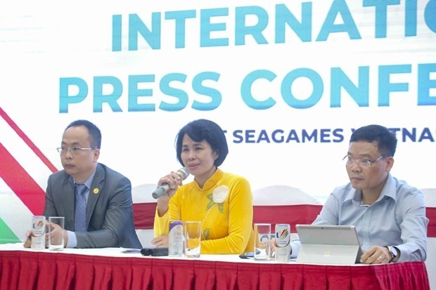 Le Thi Hoang Yen (C), deputy head of SEA Games 31’s sub-committee for information and communications speaks at the third international press conference of SEA Games 31 on May 21 (Photo: VNA)