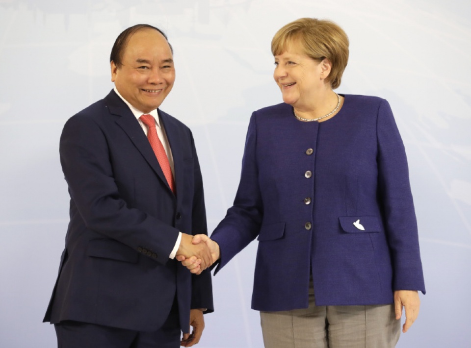 prime minister nguyen xuan phuc talks with german counterpart
