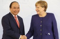 pm affirms vietnams desire to enhance ties with hamburg