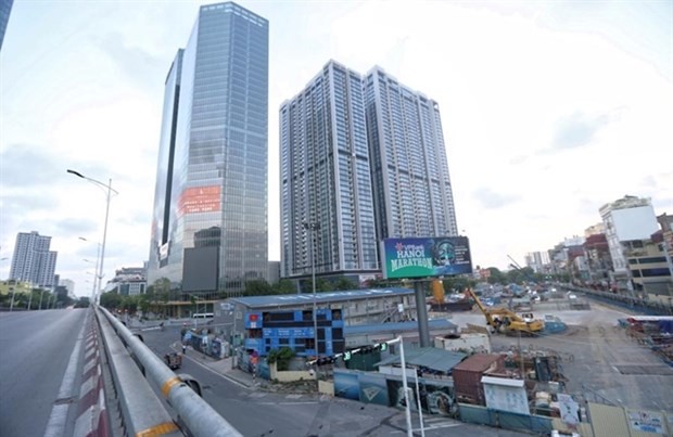Capital Place, a Grade A office building (left) in Hanoi. Office real estate market will receive more Grade A office building projects due to increasing demand. (Photo baodautu.vn)