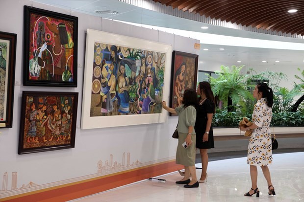 Da Nang art exhibition spreads love for the homeland
