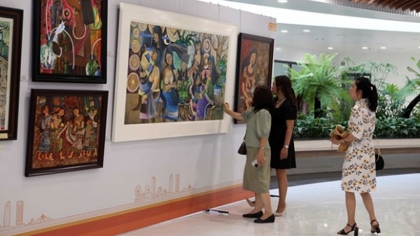 Da Nang art exhibition spreads love for the homeland