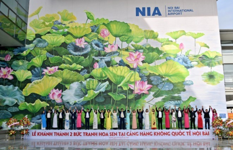 Mural paintings on lotus at Noi Bai International Airport inaugurated