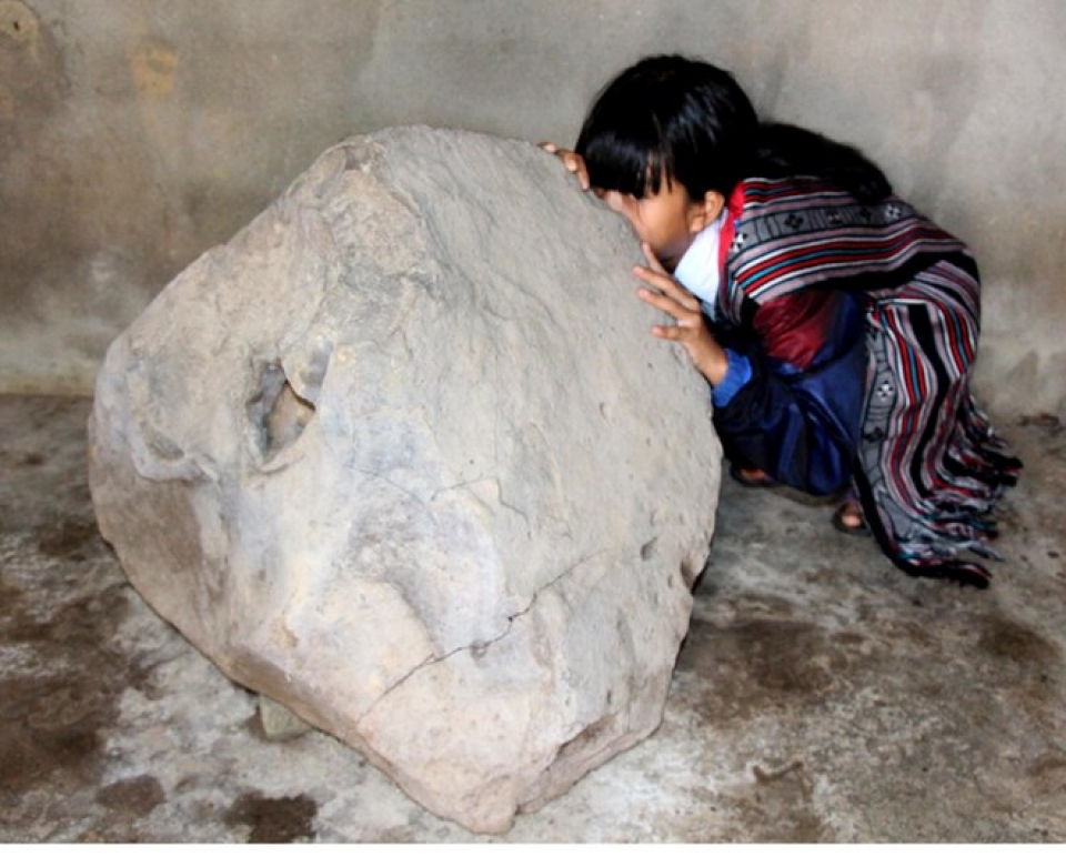 quang ngai unique stone instrument found on bui hui grassland