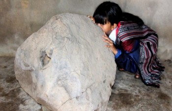 Quang Ngai: unique stone instrument found on Bui Hui grassland