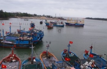 Japan installs LED lights for fishing vessels in Quang Tri
