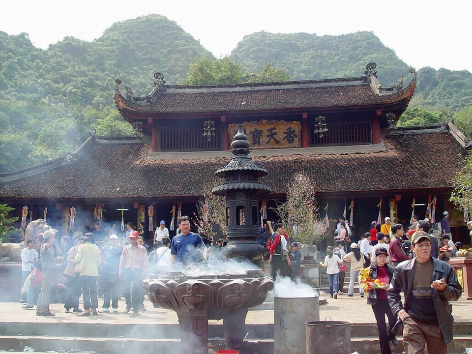 ha noi huong pagoda festival opens
