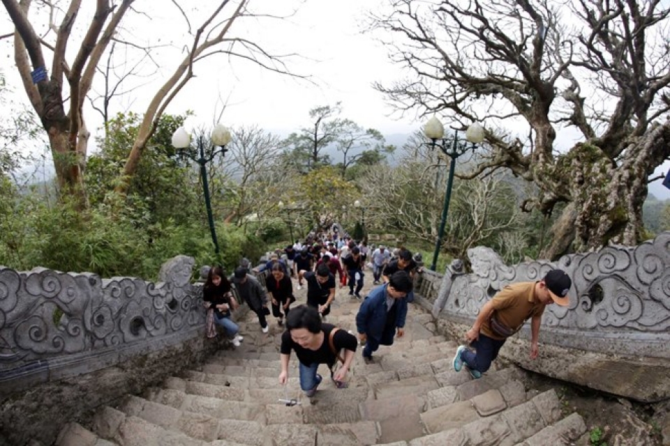 quang ninh welcomes record number of visitors during tet