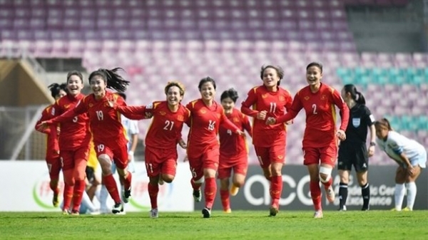 President congratulates female football team