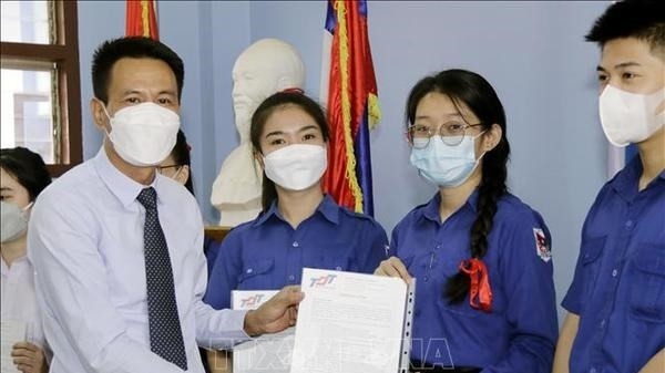 Scholarships offered to Nguyen Du bilingual school students in Laos