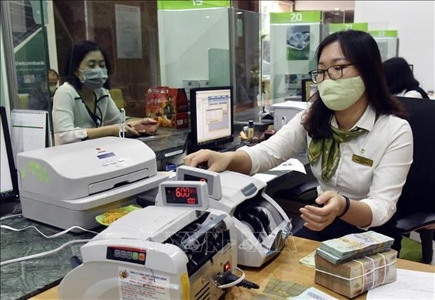Transactions at Vietcombank's headquarters in Hanoi (Photo: VNA)