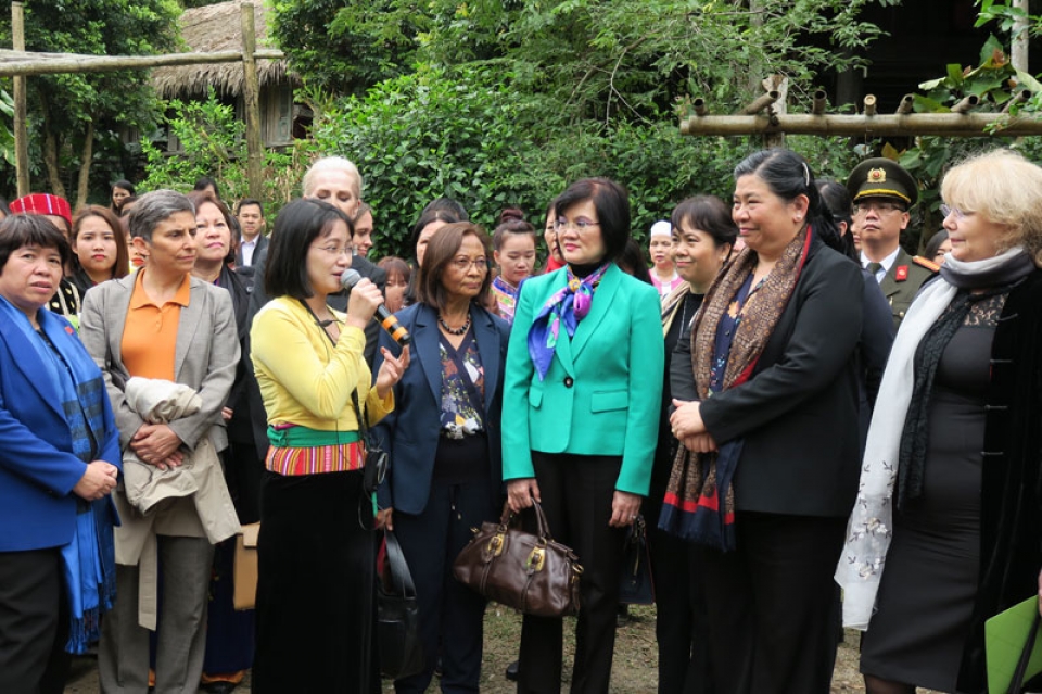 female ambassadors pay working trip to hoa binh