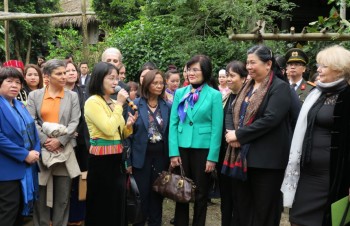 Female ambassadors pay working trip to Hoa Binh