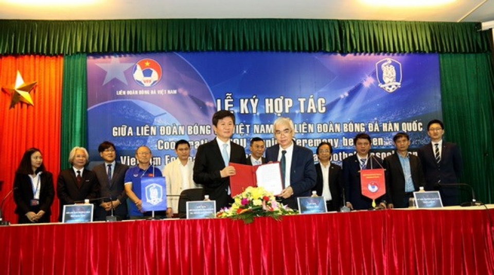 vietnam rok promote football cooperation