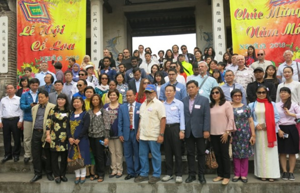Friendship tour connects foreign diplomats, officials in Ha Noi