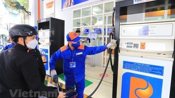 Petrol prices up nearly 3,000 VND per litre