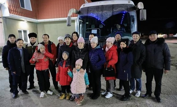 Fourteen Vietnamese citizens evacuated from Ukraine's war area