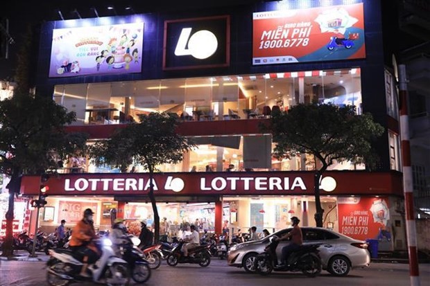 Ha Noi lifts 9pm ban on dine-in food, beverage venues