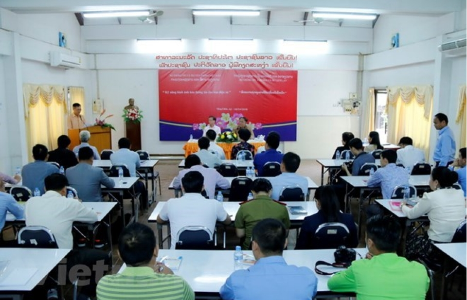 Vietnam helps Lao journalists improve skills