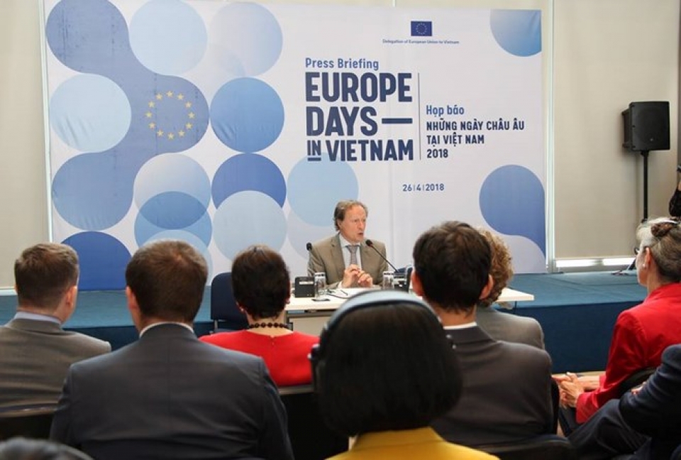 europe days to return to vietnam next weekend