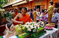 lao students in thua thien hue celebrate bunpimay festival
