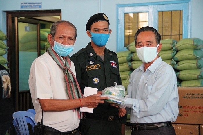 covid 19 relief packs given to cambodian vietnamese