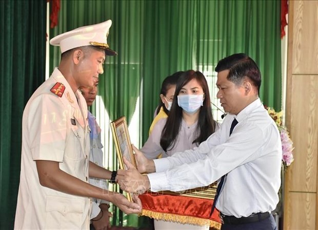 President bestows Bravery Order upon firefighter in Dong Nai President bestows Bravery Order upon firefighter in Dong Nai