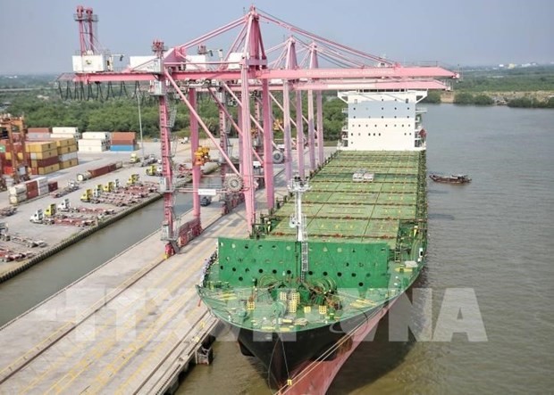 Vietnamese, French firms launch joint venture providing barge services