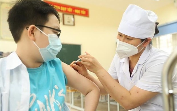 A child in Hanoi is vaccinated against COVID-19 (Photo: VNA)