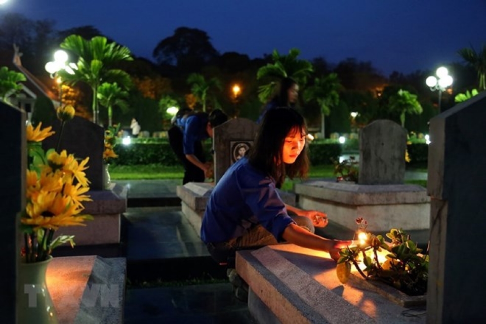 candle lighting commemorates fallen soldiers in dien bien phu battle
