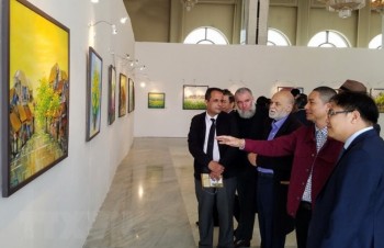 Vietnamese contemporary paintings exhibited in Algeria