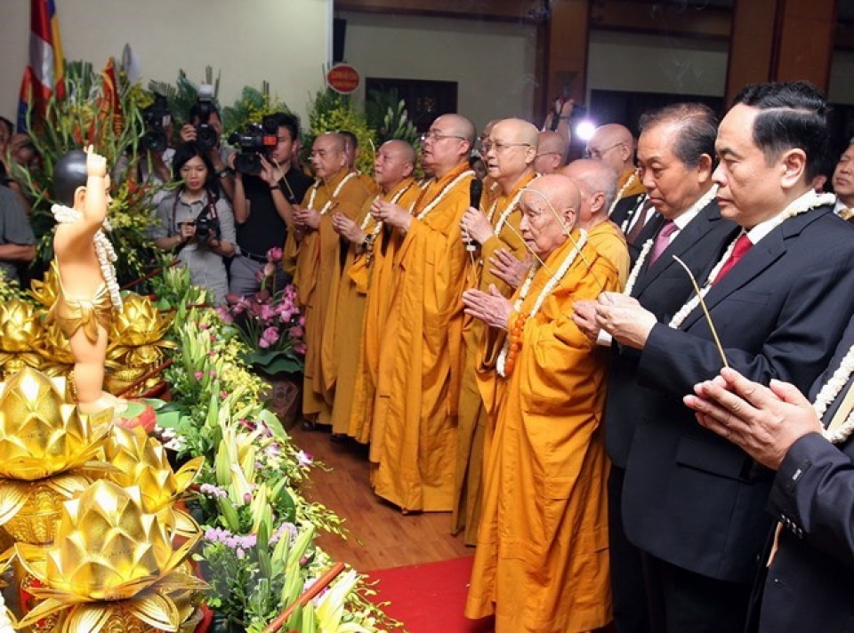 grand ceremony marks lord buddhas 2562nd birthday